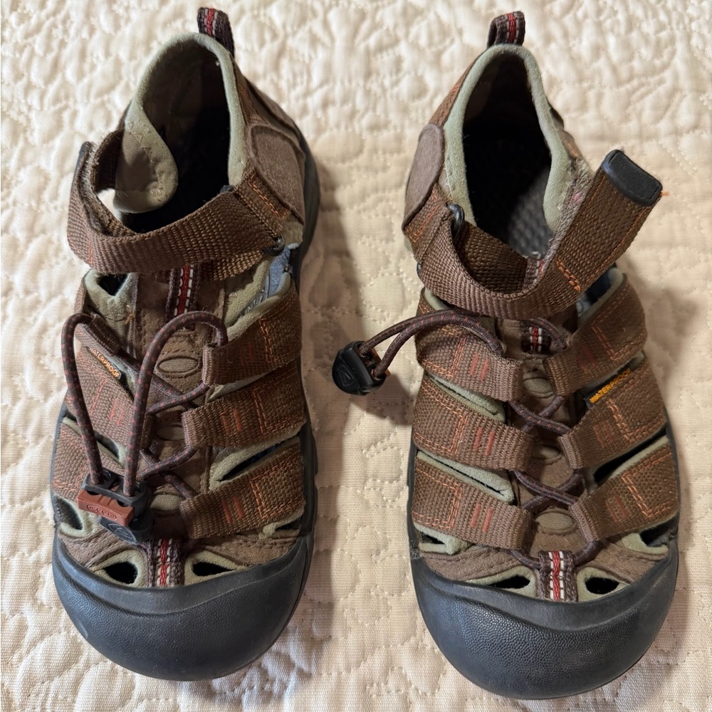 KEEN Newport H2 Washable Hiking‎ Sandals. Size 2